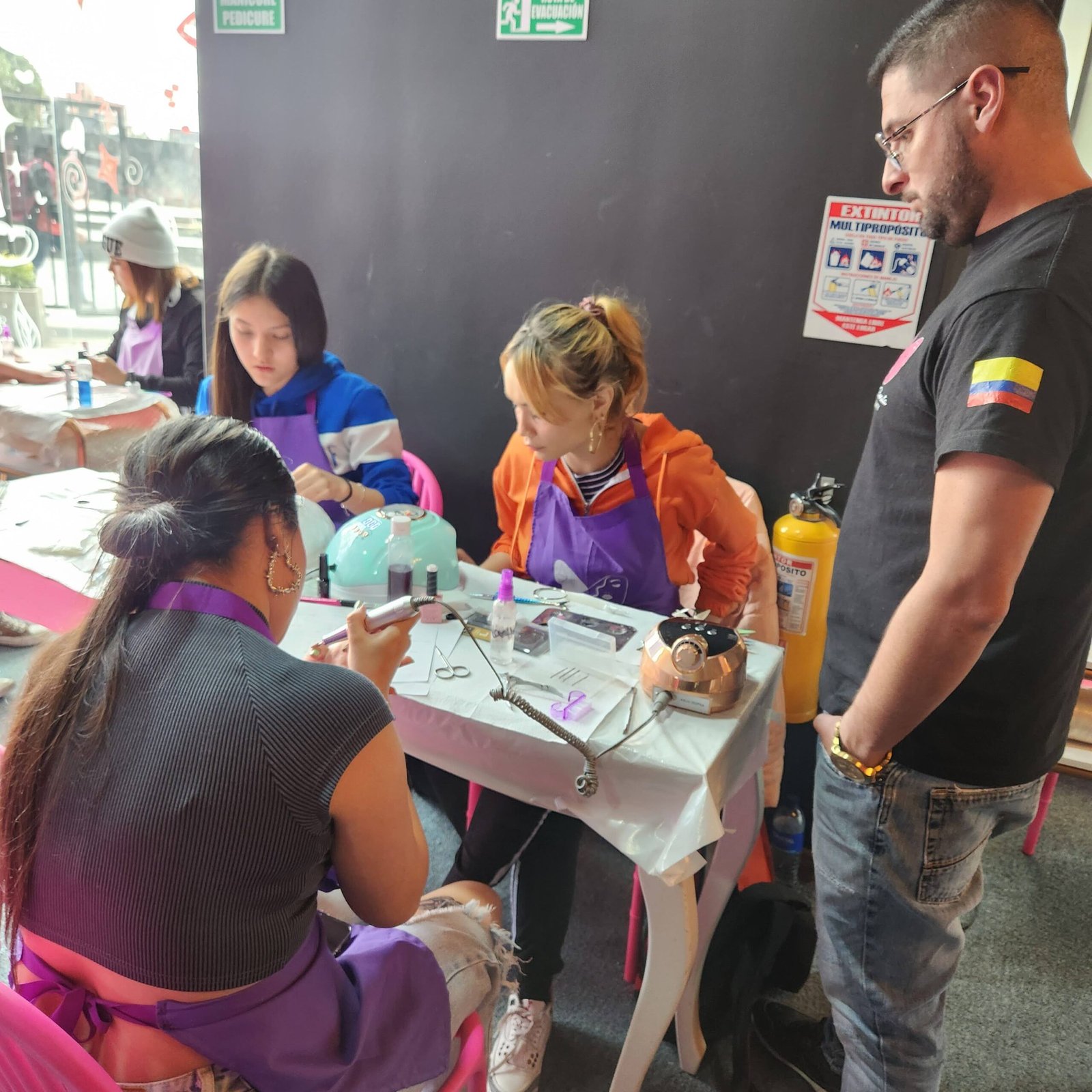 cursos de uñas en Bogotá